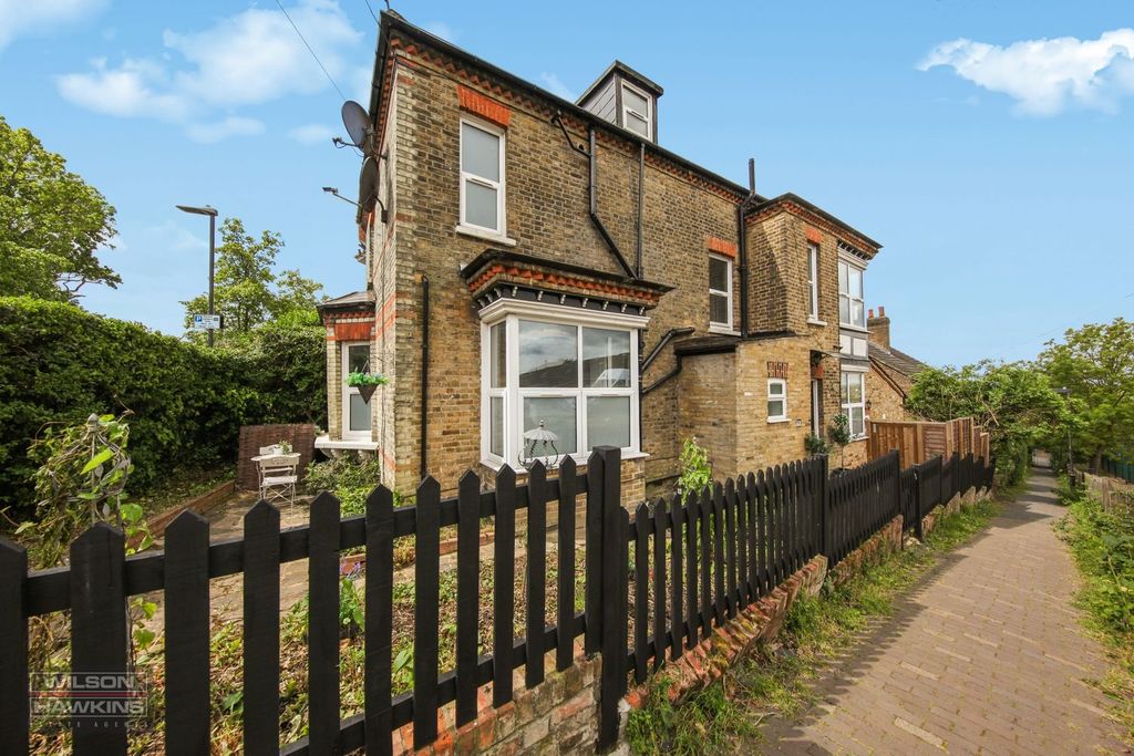 Property photo 1 of 18