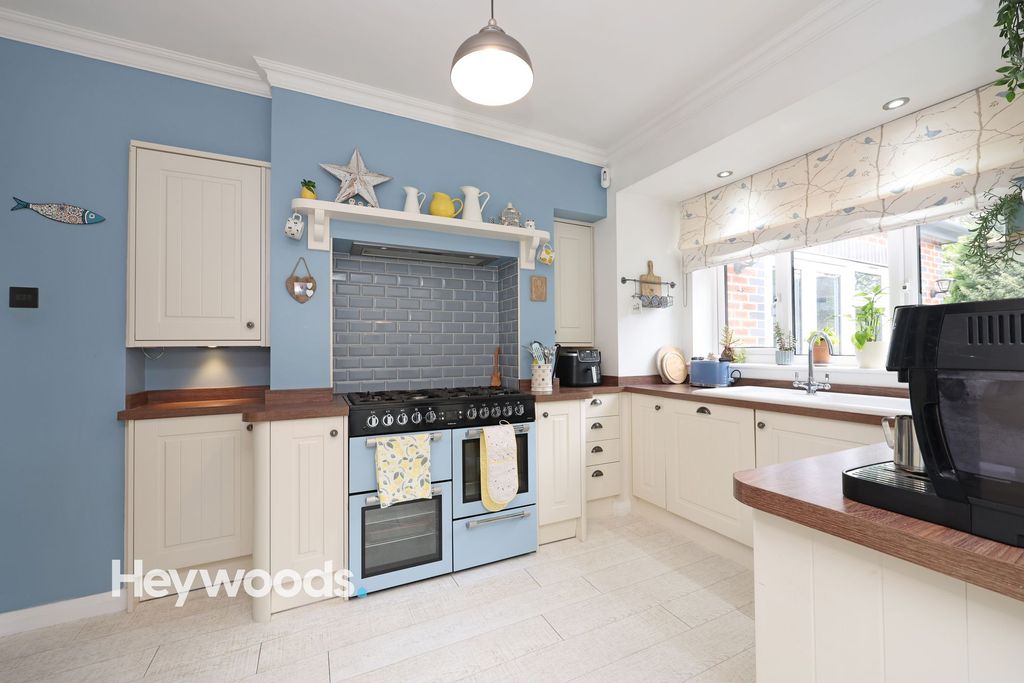 Property photo 3 of 45