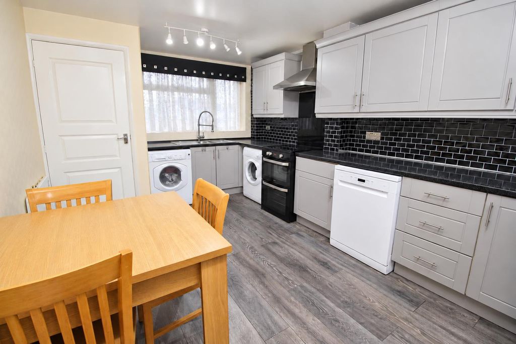 Property photo 3 of 15 Kitchen