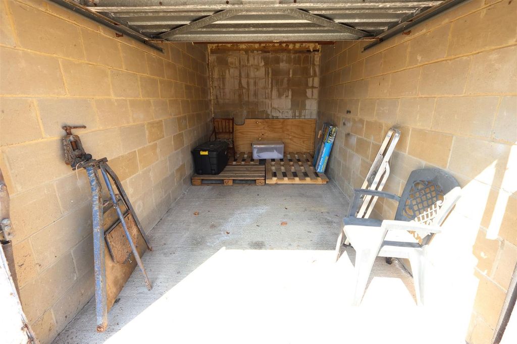 Property photo 2 of 2 Internal