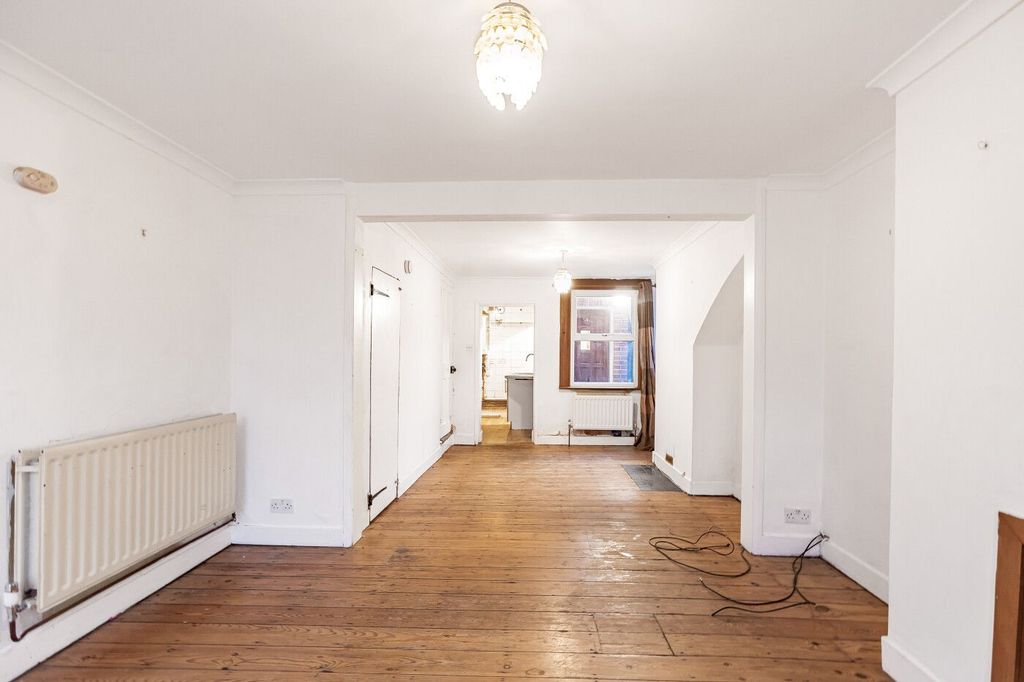 Property photo 2 of 21