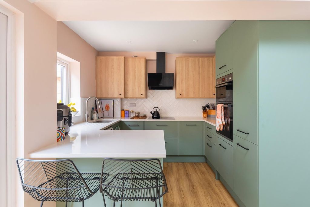 Property photo 3 of 31 6C3Rgk - Kitchen D.Jpg