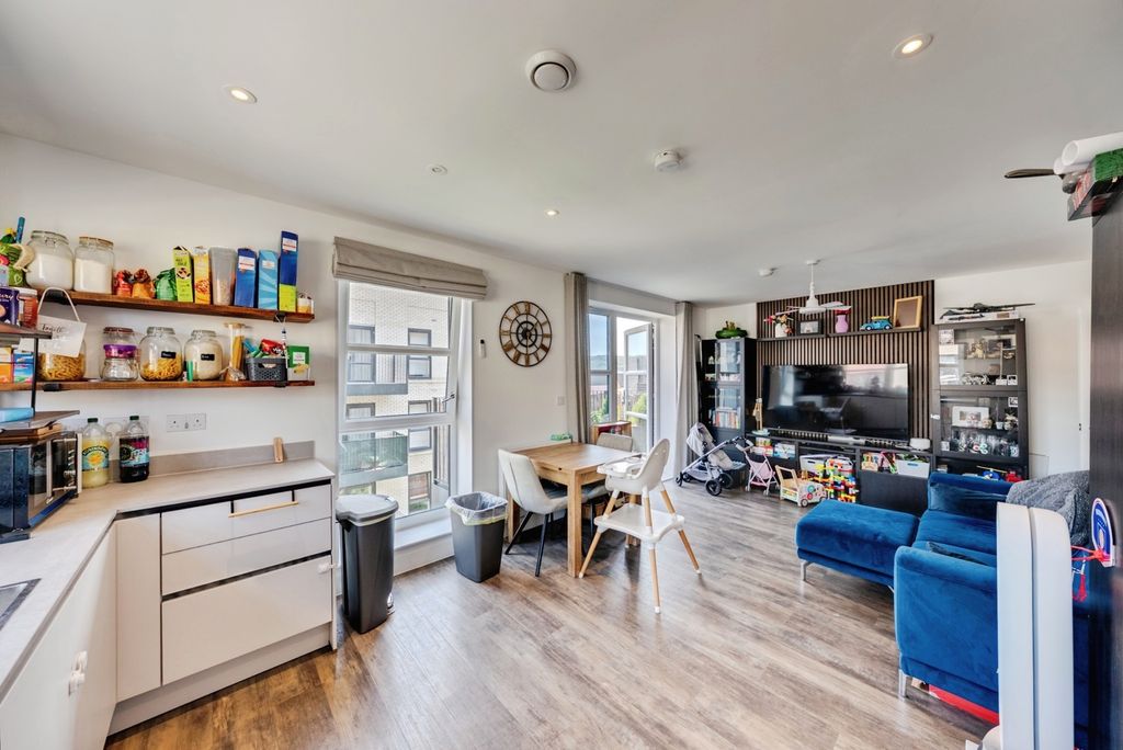 Property photo 3 of 16 Pbox-Img.Jpg
