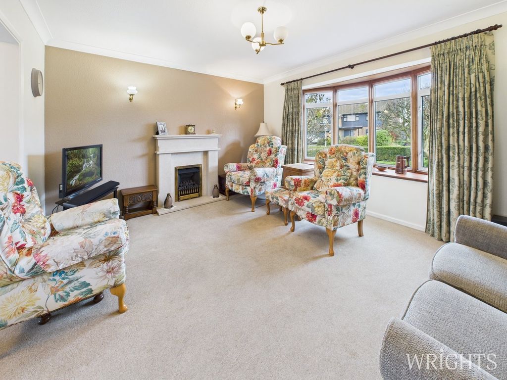 Property photo 2 of 18 Lounge