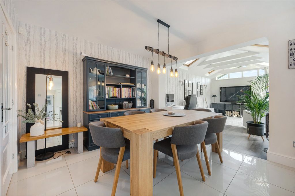 Property photo 3 of 20 Dining Area