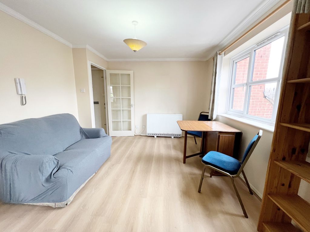 Property photo 2 of 8