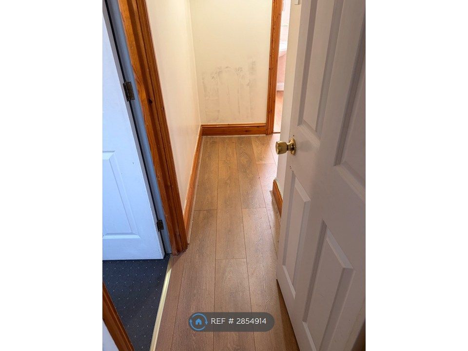 Property photo 3 of 17 Corridor