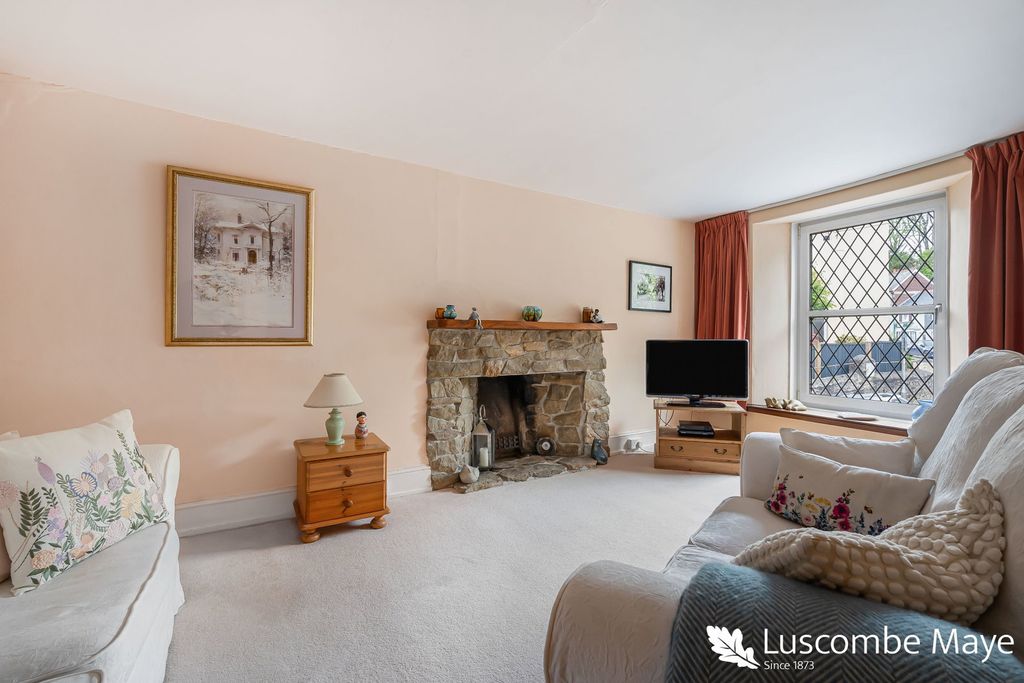 Property photo 3 of 12