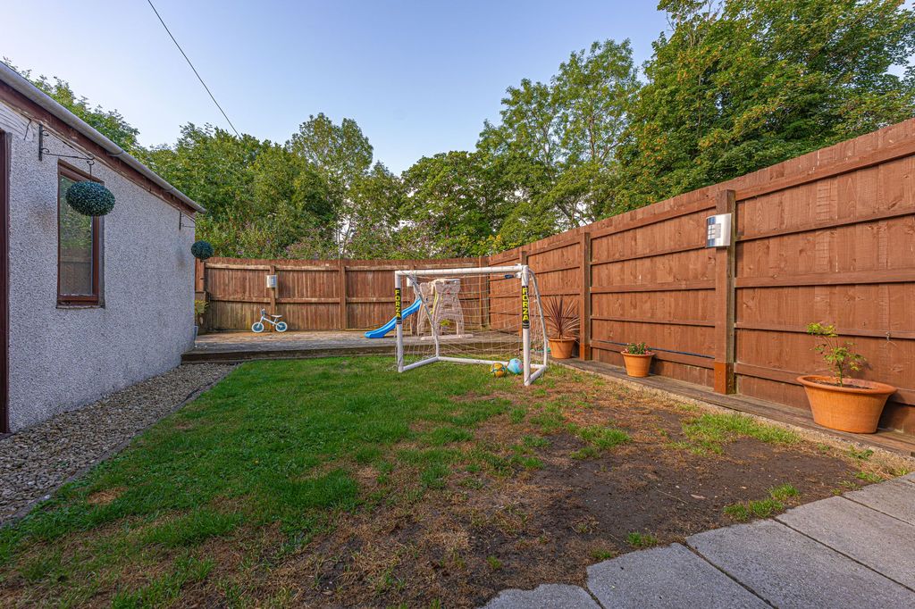 Property photo 2 of 25