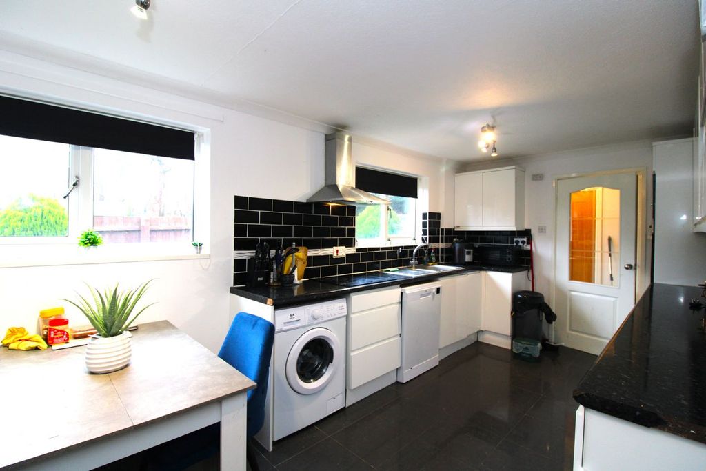 Property photo 3 of 11 Kitchen/Diner