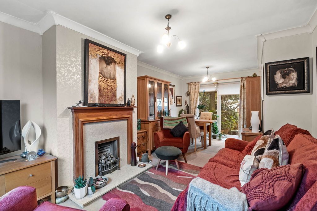 Property photo 3 of 12