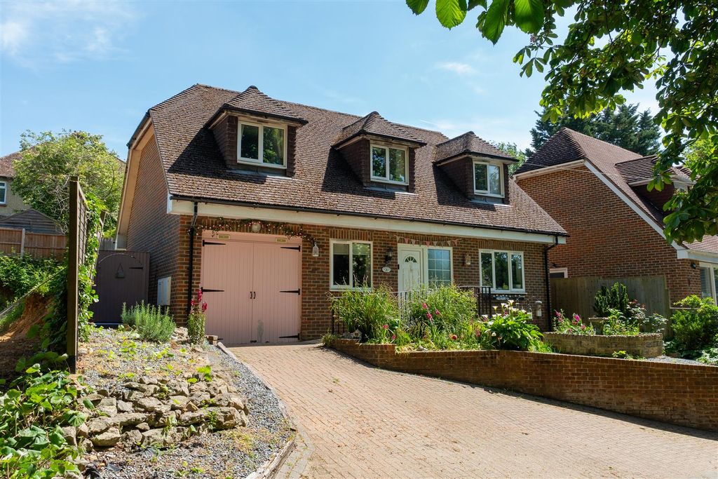 Property photo 1 of 22 Moncktons Lane.Jpg