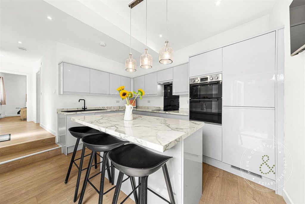 Property photo 3 of 27 Clive-Road-21.Jpg
