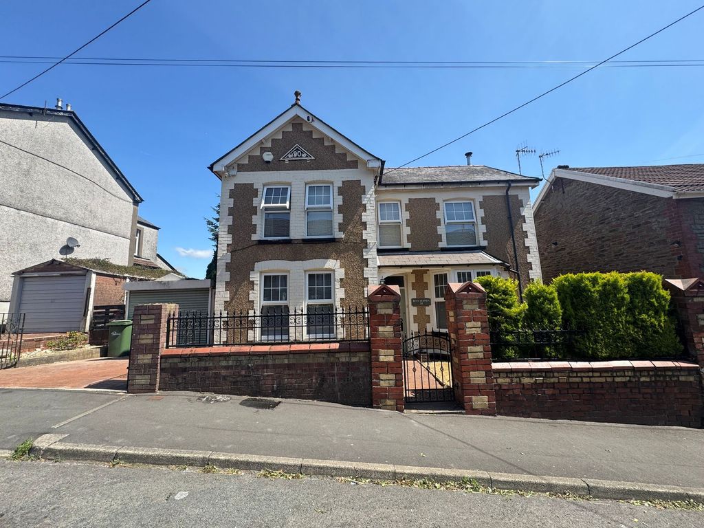 Property photo 1 of 52