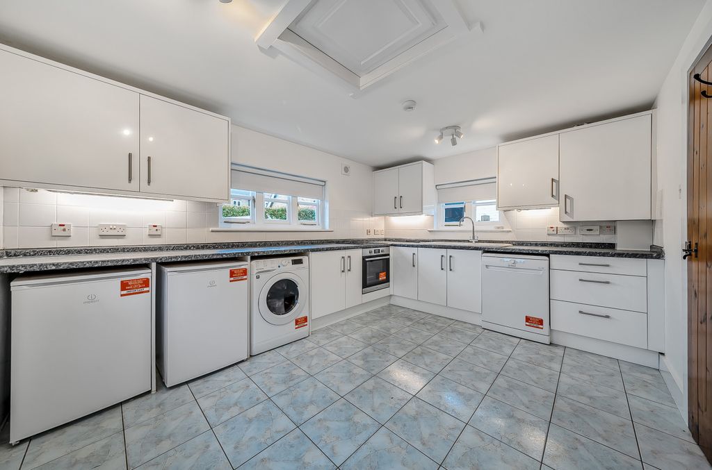 Property photo 2 of 11 Kitchen