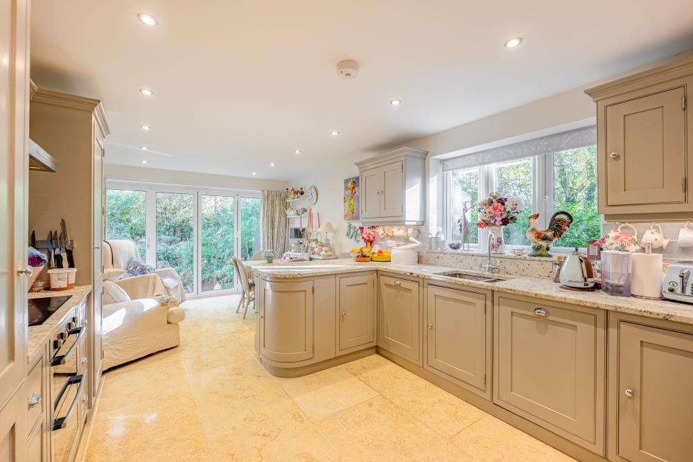 Property photo 2 of 20 Image