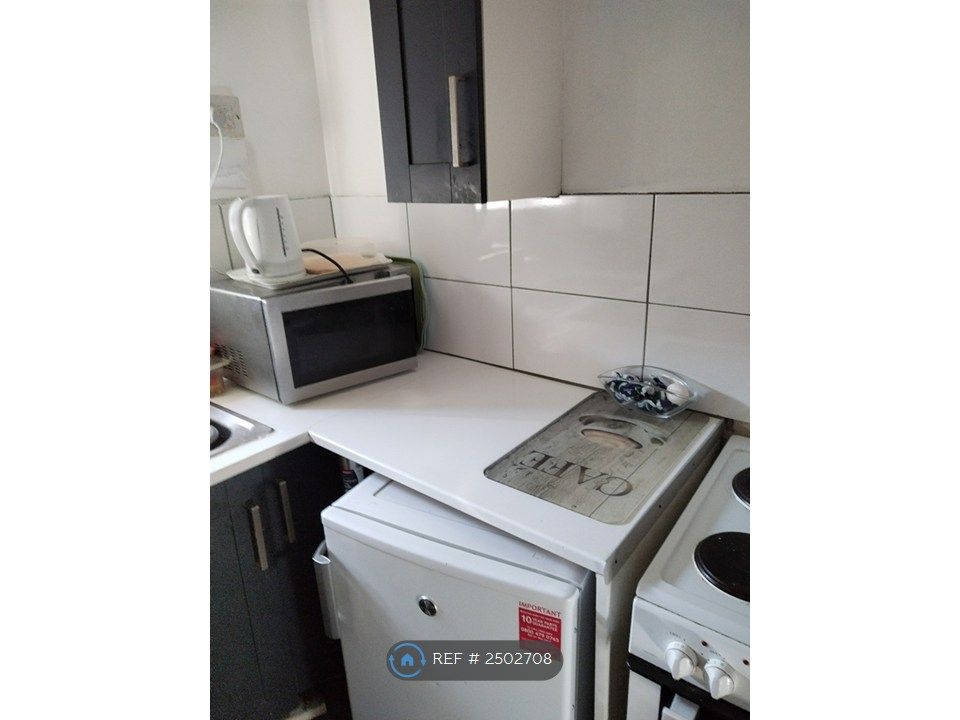 Property photo 2 of 19 Kitchen