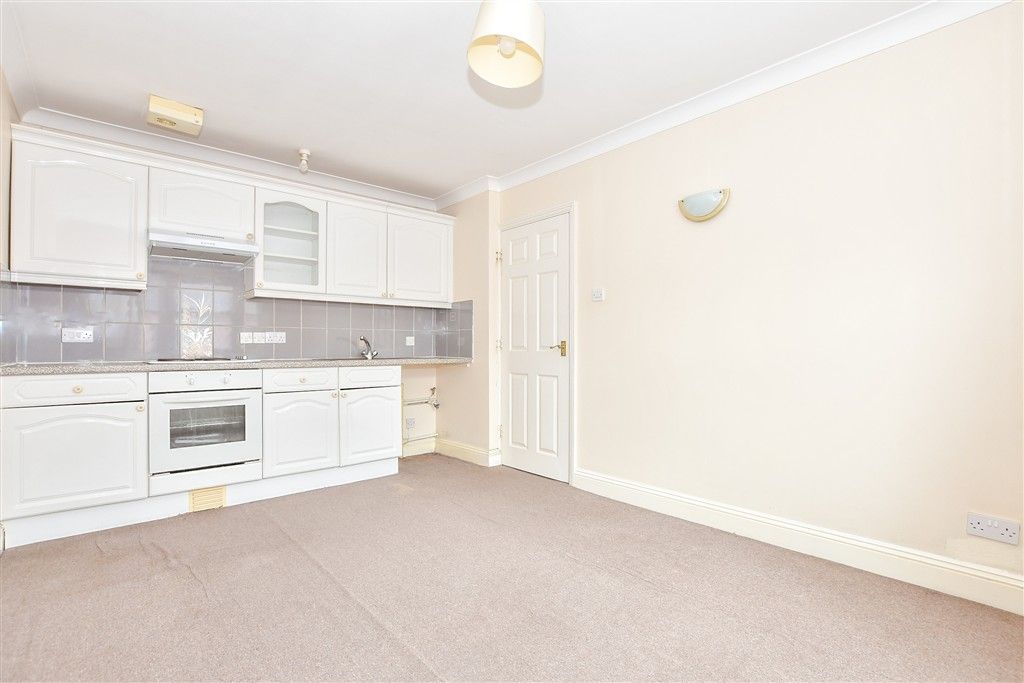 Property photo 3 of 10 Lounge/Kitchen