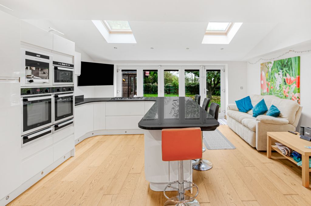 Property photo 3 of 33 Advert-41