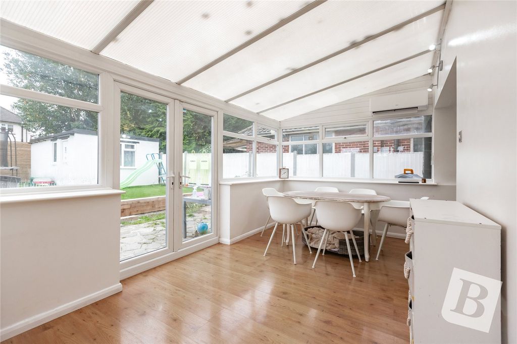 Property photo 3 of 20 Conservatory