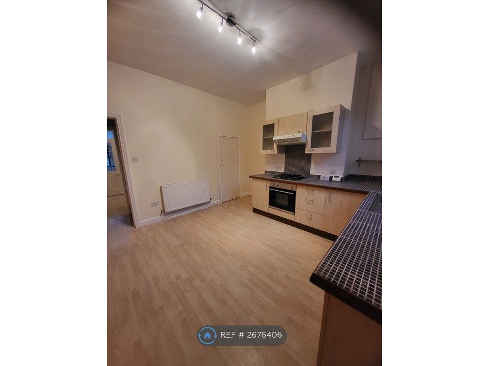 Property photo 3 of 9 Kitchen