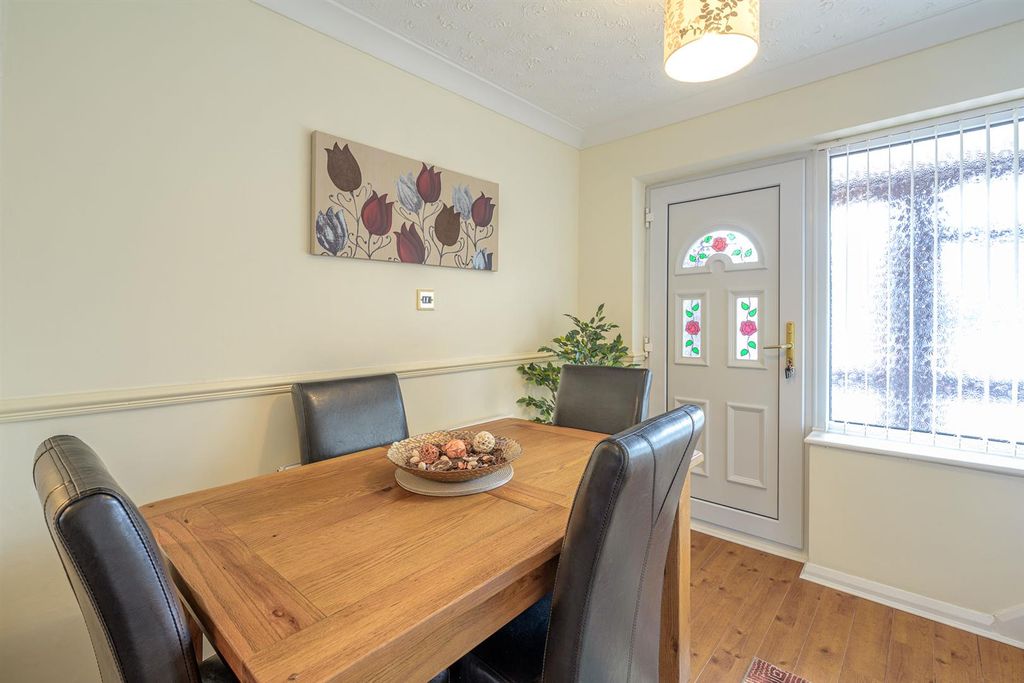 Property photo 2 of 25