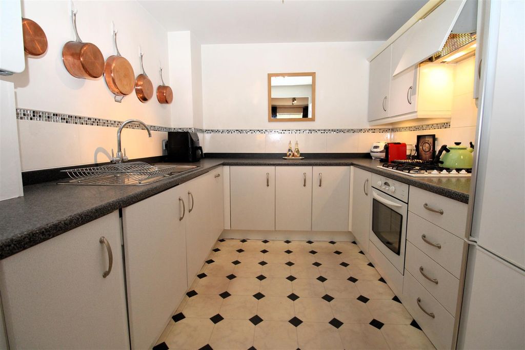 Property photo 3 of 17 Kitchen.Jpg