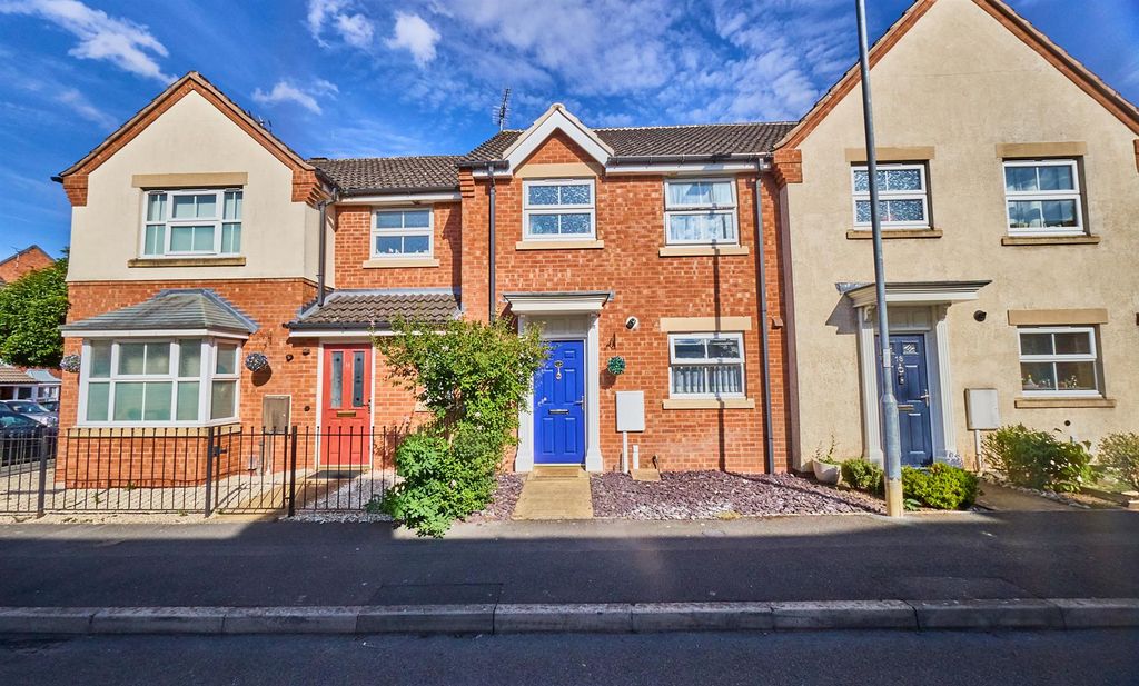 Property photo 1 of 14 Hurst Road 12.Jpg
