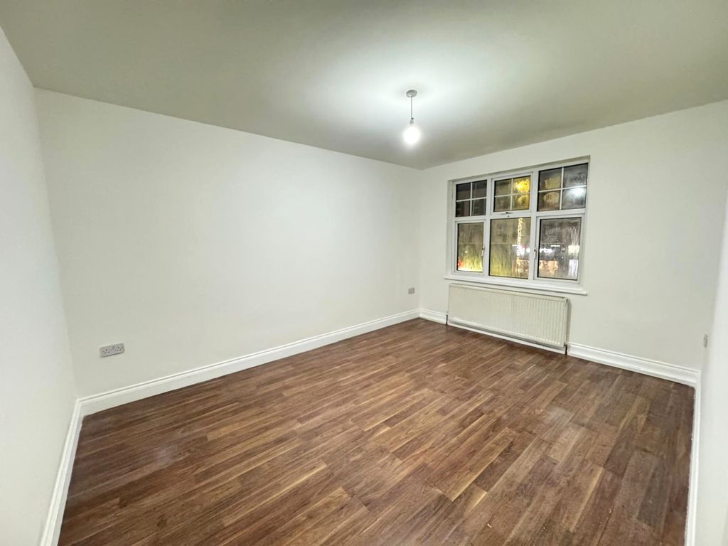 Property photo 2 of 7 Photo 3