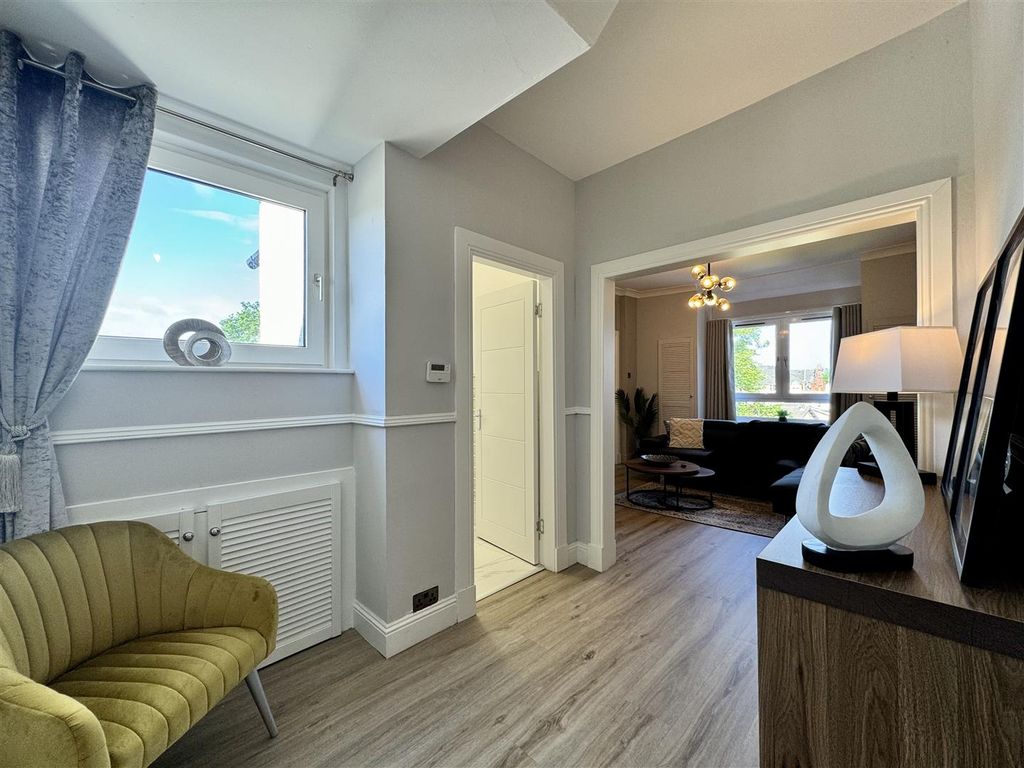 Property photo 2 of 19 Hallway