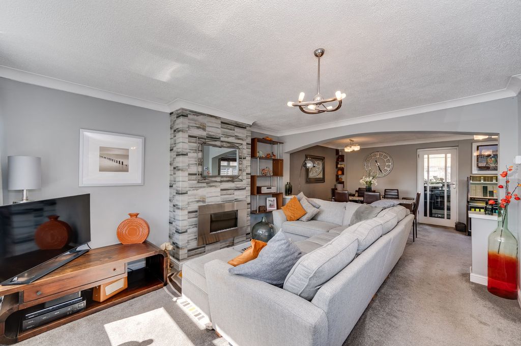 Property photo 3 of 25