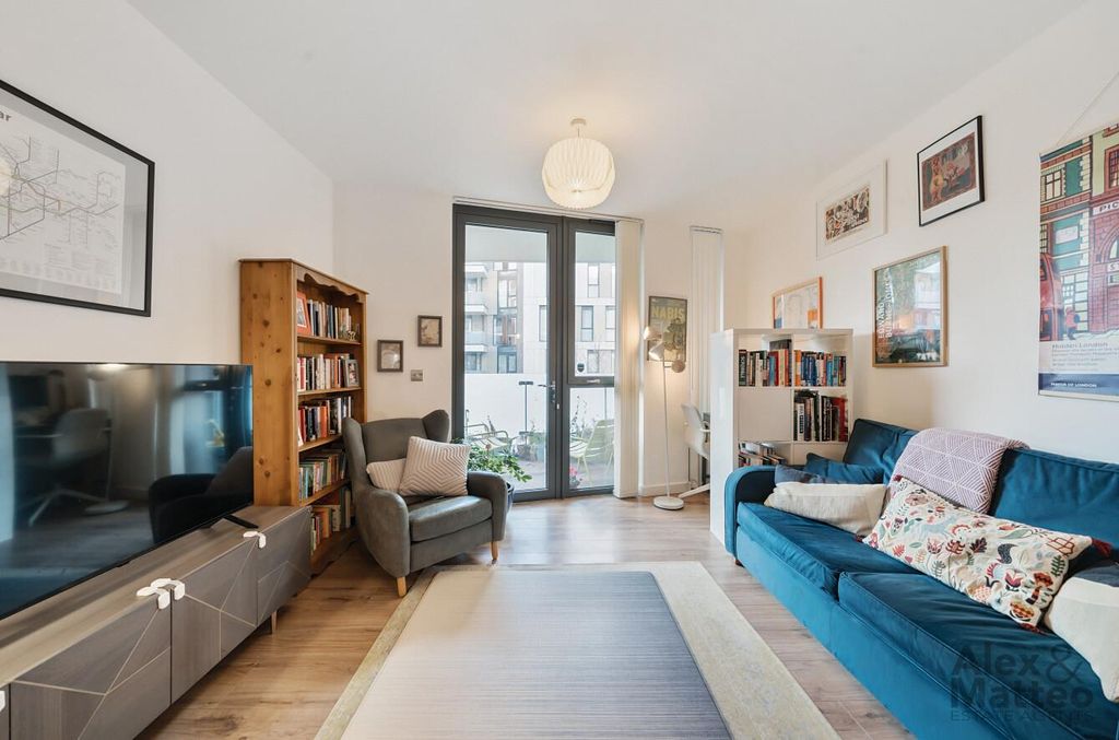 Property photo 2 of 15 Sequoia House