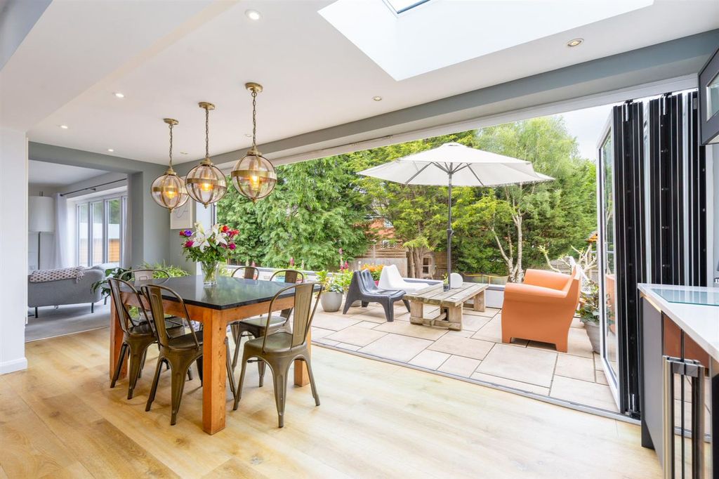 Property photo 2 of 34 34Howbeckcrescent-15.Jpg