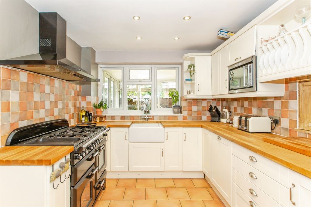 Property photo 2 of 21
