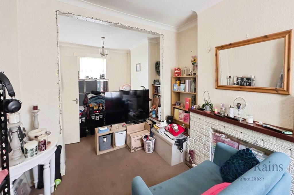 Property photo 3 of 9 Dining Room