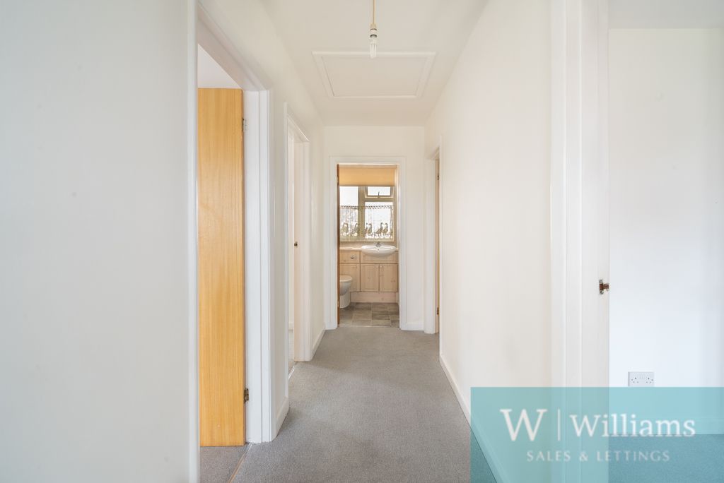 Property photo 3 of 18 Hallway