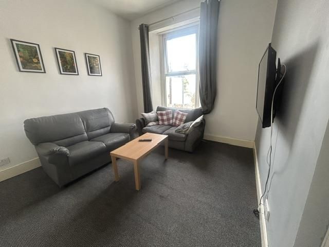 Property photo 3 of 16 73 Clifton Lounge 1.Jpg