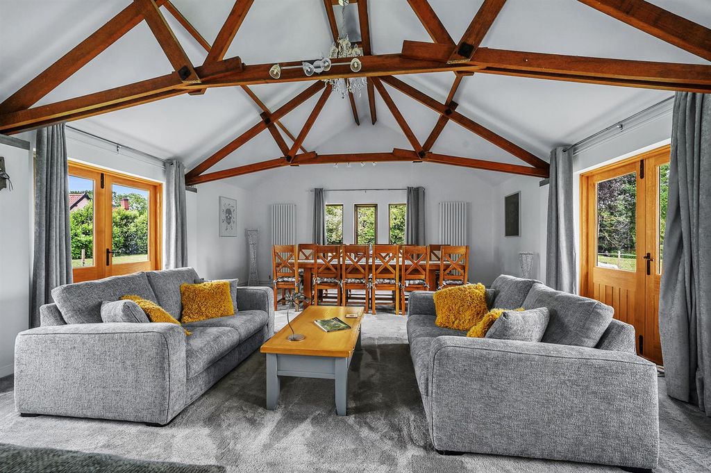 Property photo 2 of 24 Pt-Sheridans-Greenhall-19.Jpg