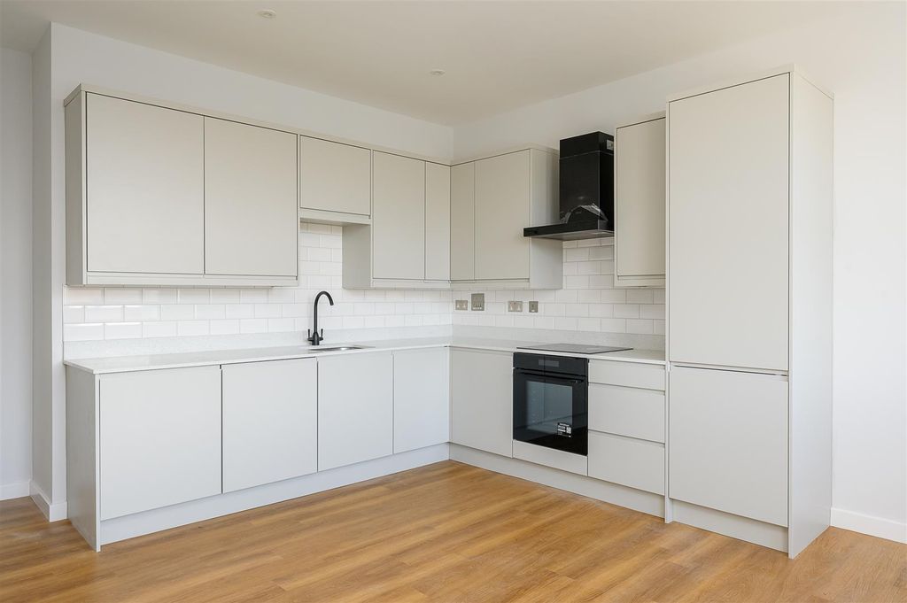 Property photo 2 of 11 Kitchen