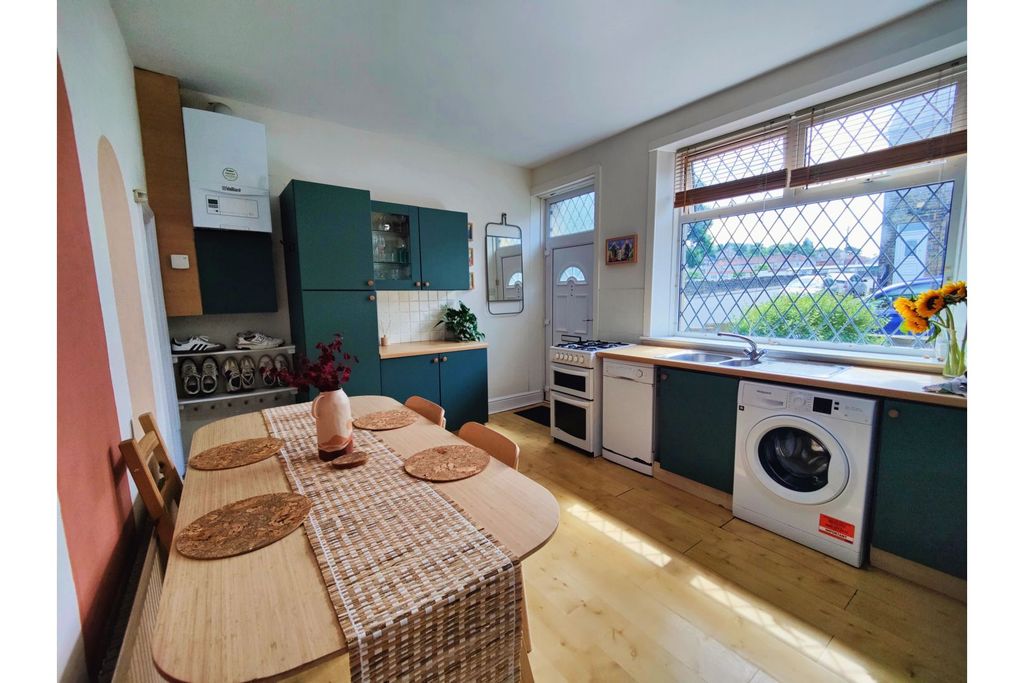 Property photo 3 of 20 Kitchen/Dining Room