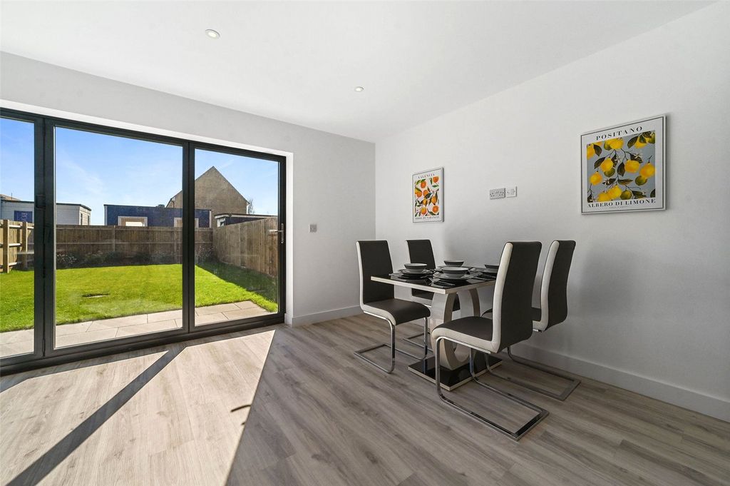 Property photo 3 of 15 Picture No. 28