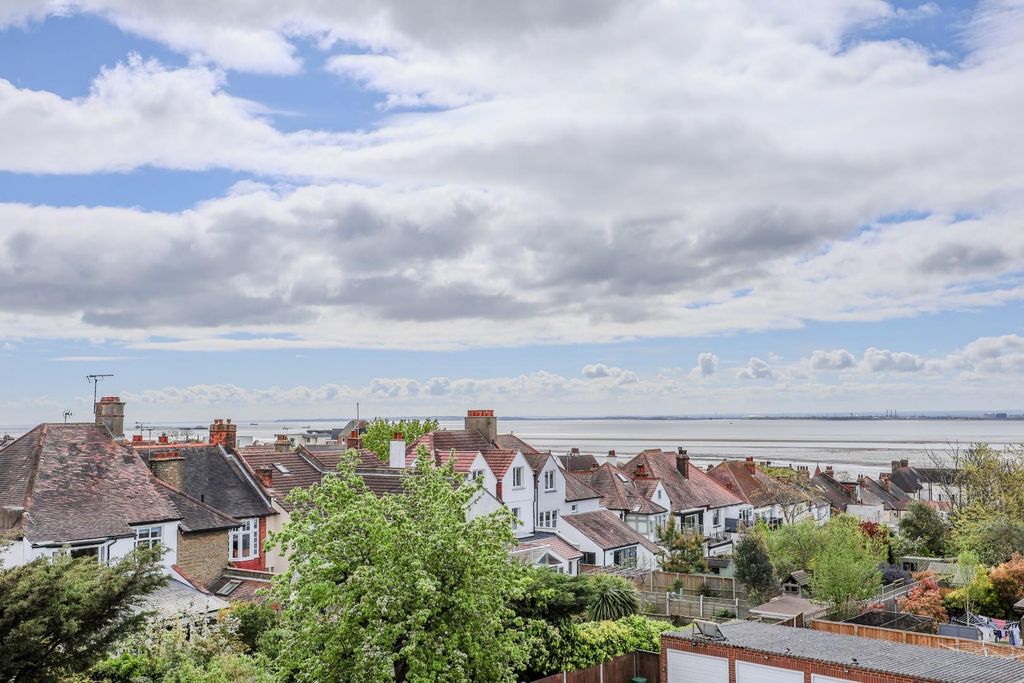 Property photo 3 of 38