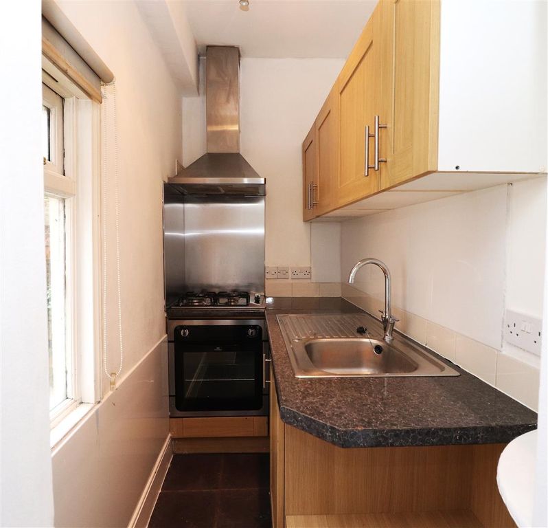 Property photo 2 of 11 Kitchen