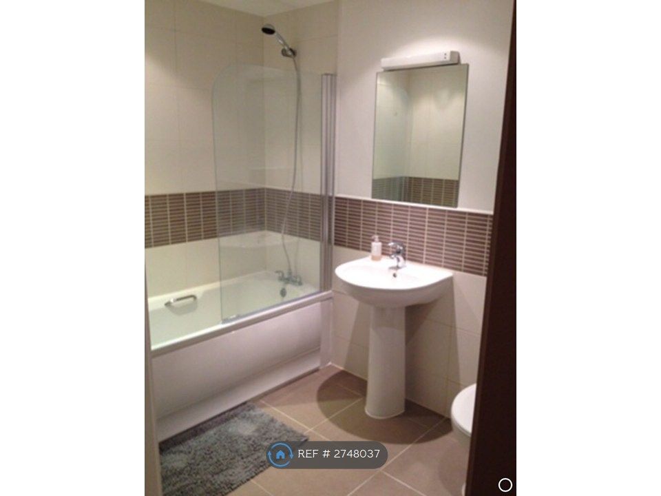 Property photo 3 of 17 Spacious Main Bathroom