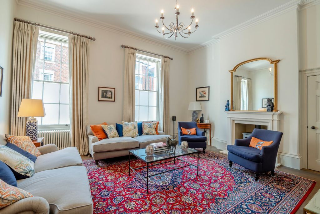 Property photo 2 of 19 Sitting Room