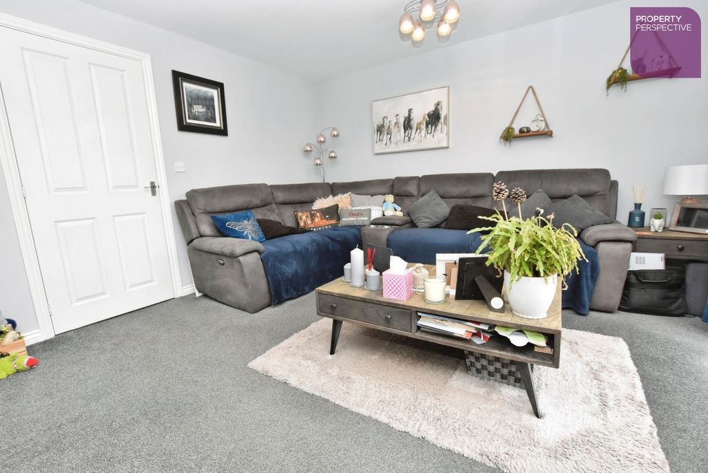 Property photo 3 of 16 Living Room