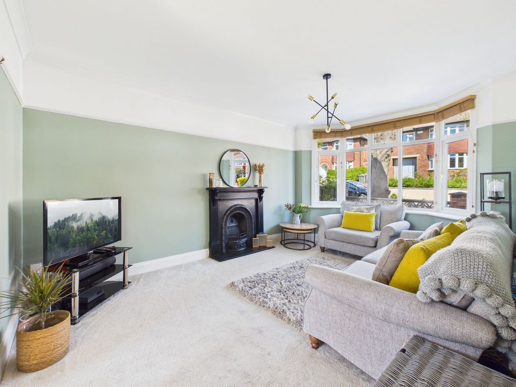 Property photo 2 of 18 Lounge