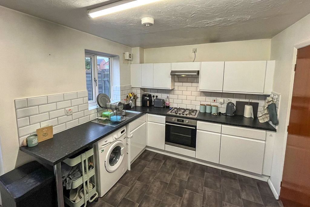 Property photo 3 of 8 Picture No. 12