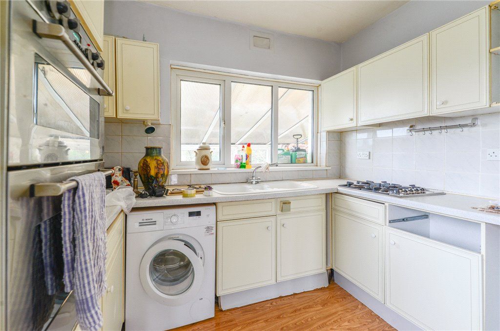 Property photo 3 of 18 Kitchen