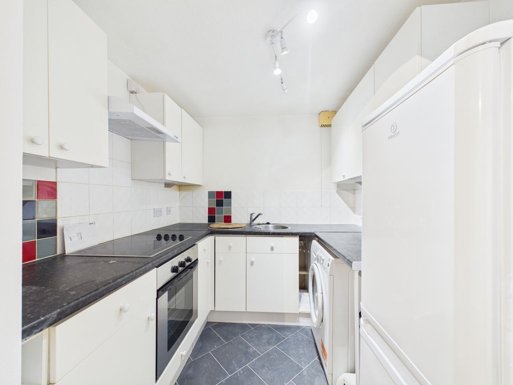 Property photo 3 of 7 Kitchen